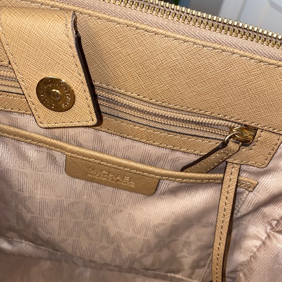 Michael Kors large tote available! Great for travel! Lots of pockets and storage - Picture 5 of 7